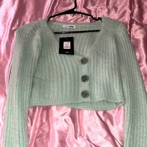 This is a sweater never worn at all it’s from fashion nova